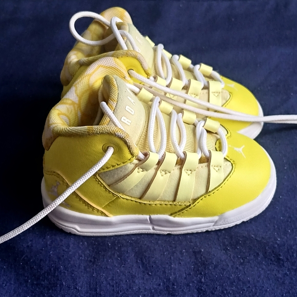 Nike Air Jordan's Children's Shoes 4C Yellow/White Max Aura - Picture 3 of 8